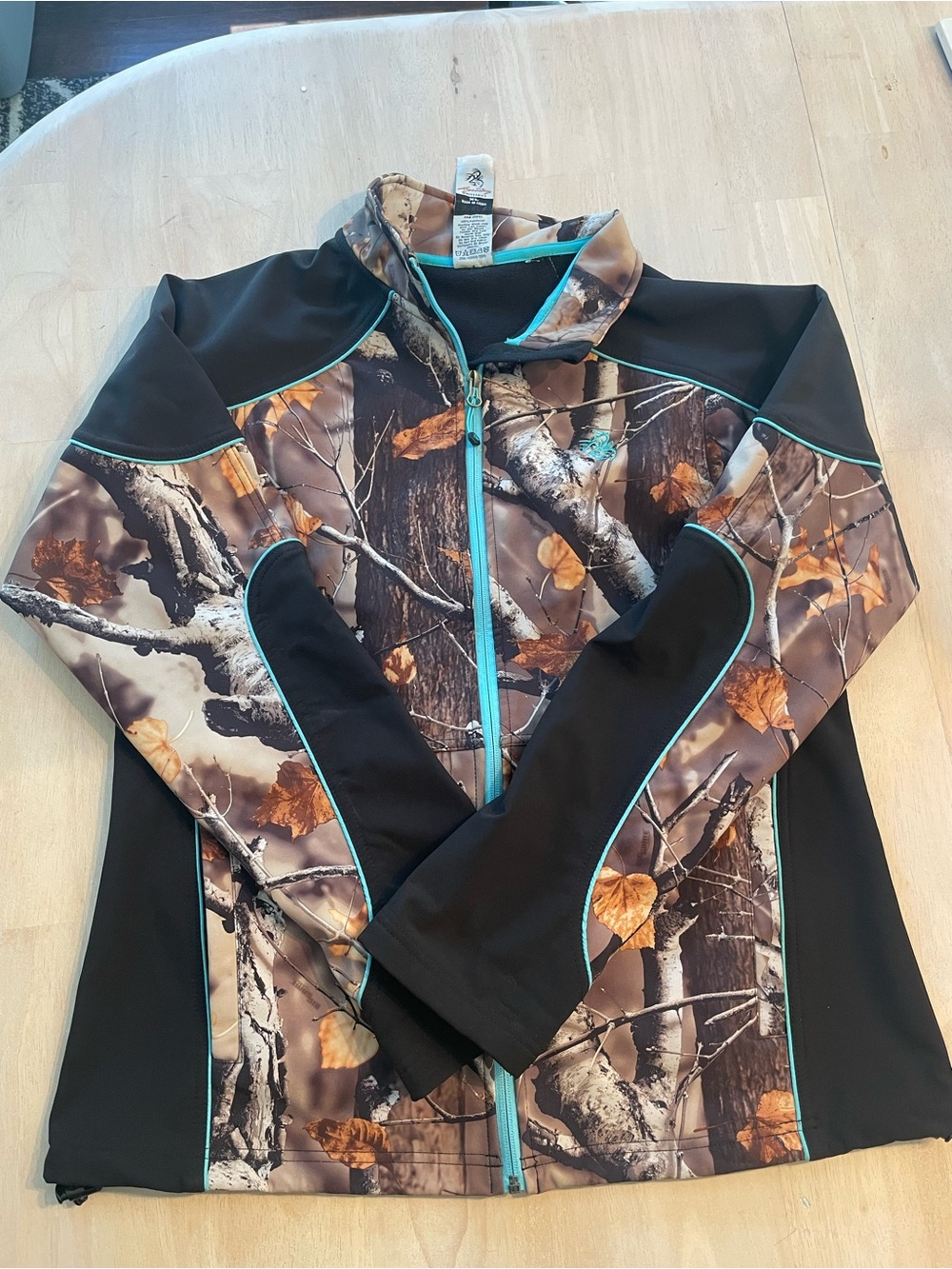 Legendary Whitetails women’s windbreaker
